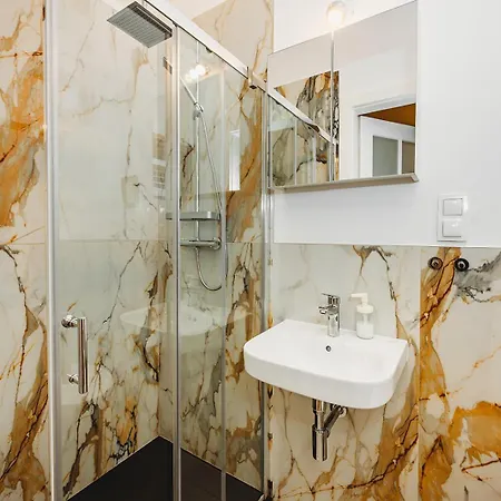 Aparthotel Antique - Tomasza 6a 4*