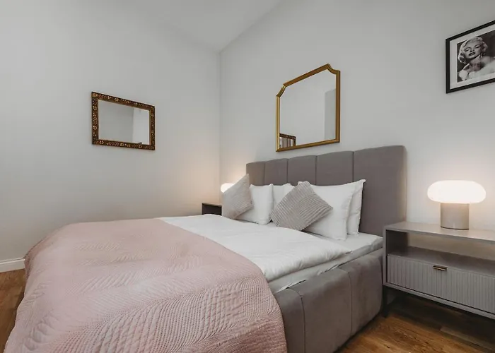 Antique - Tomasza 6a Apart Otel