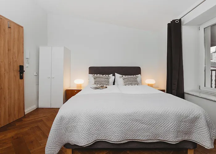 Antique - Tomasza 6a 4* Krasków